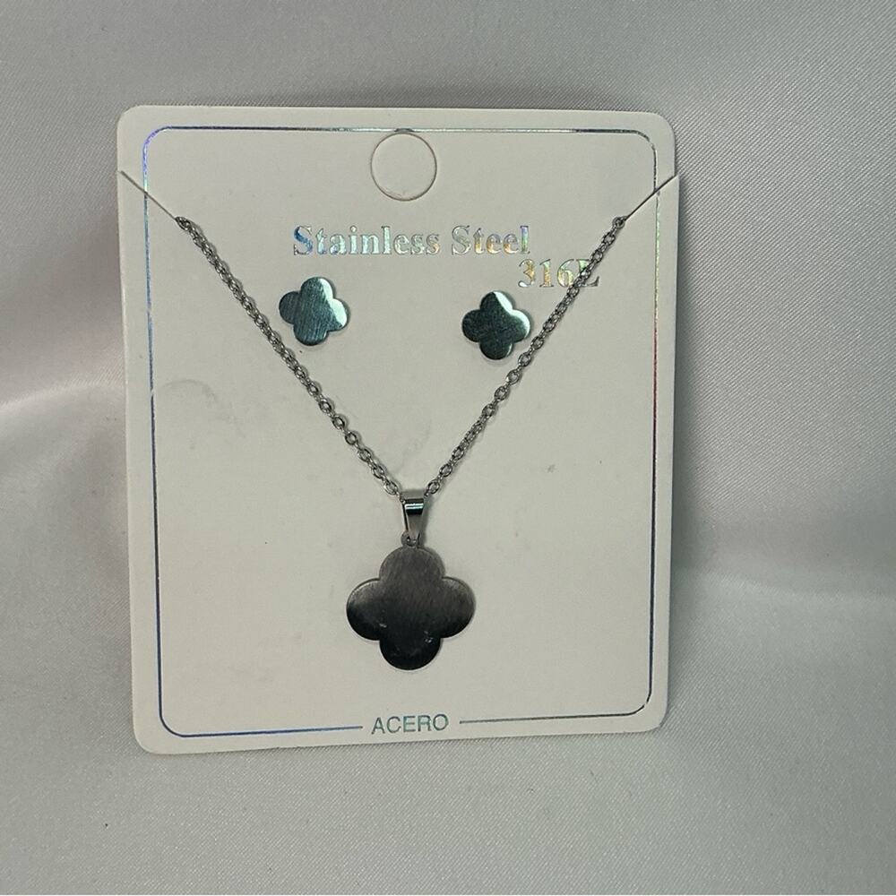 Fashion Necklace Stud Earrings SetQuatrefoil Motif Clover Silvertone Stainless